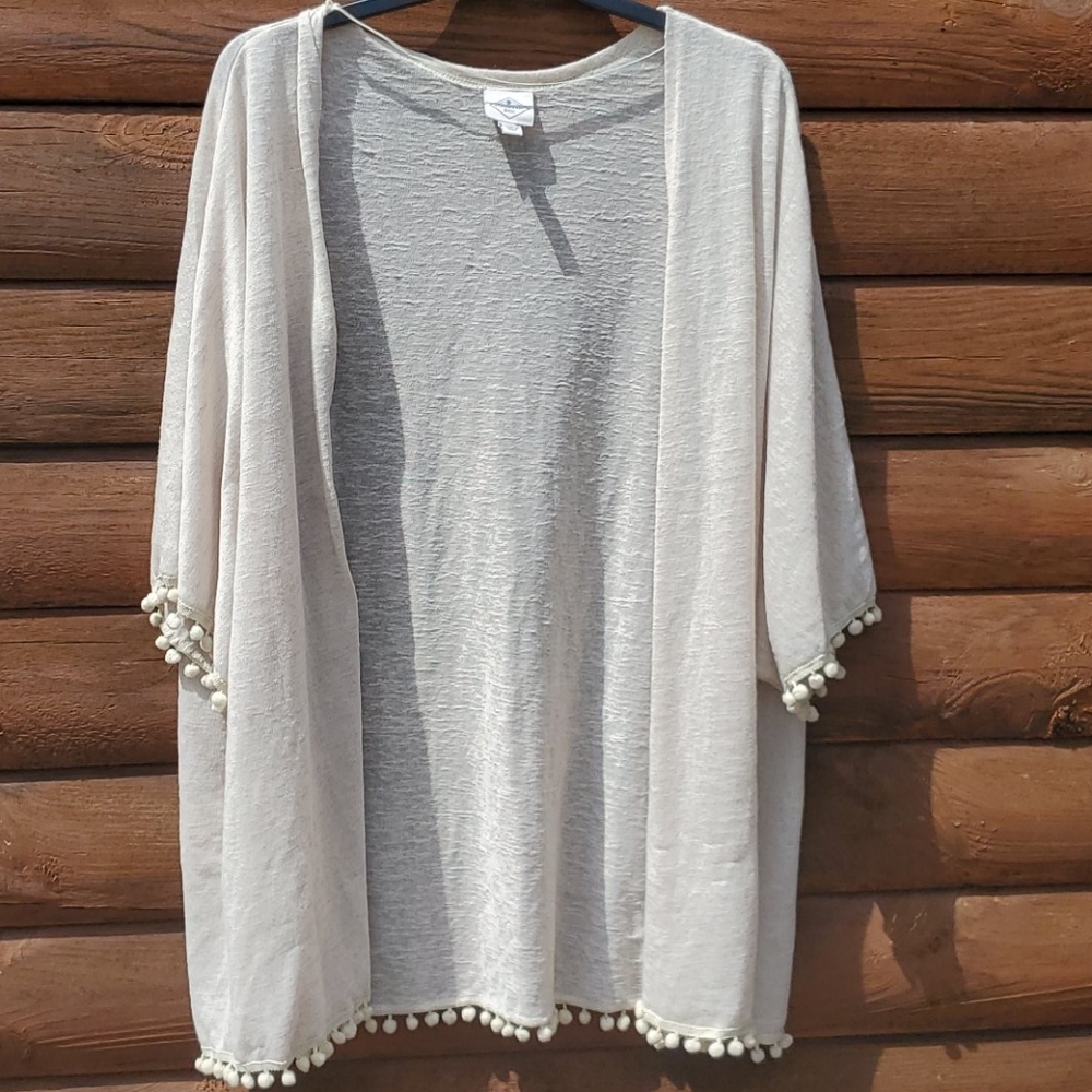 Ivory cardigan with edge details